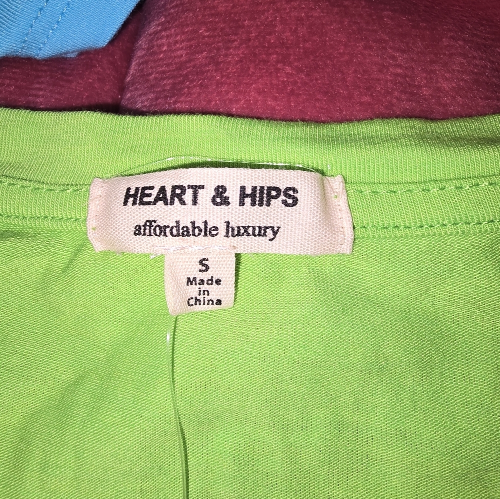 Heart Hips V-Neck Tees - Sky Blue, Lime Green, Soft Pink - Picture 5 of 6